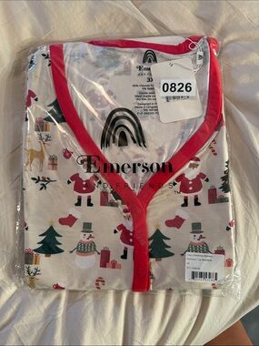 Emerson & Friends Holiday Santa Print Snap-Front Pajama Top - White & Red